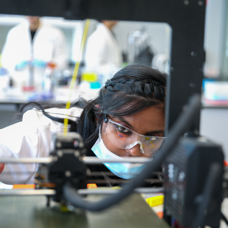 A student working with machines for mechanical engineering